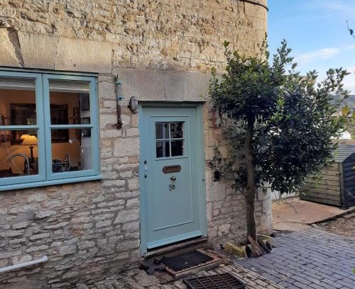 Tetbury House | Market Place Cottage, Tetbury, Cotswolds Grade II Central location
