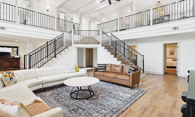 Flower Mound House | Marlin House Retreat Home w/Pool! Perfect for large groups on 6 acres!