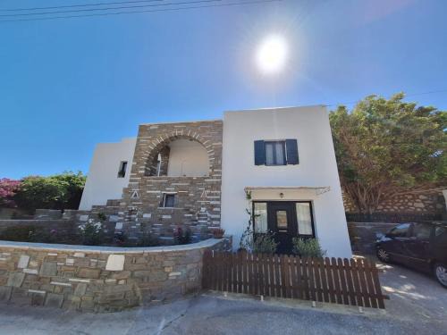 Piso Livadi Apartment | Maroussa s guesthouse