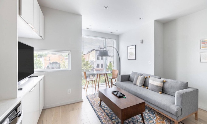 H Street Corridor Apartment | Marvelous H Street 1BR w/W/D, nr Light Rail Station, by Blueground
