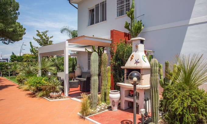 Latina Lido Villa | Marvelous Villa with enjoyable outdoor hot tub, 300m from the sea