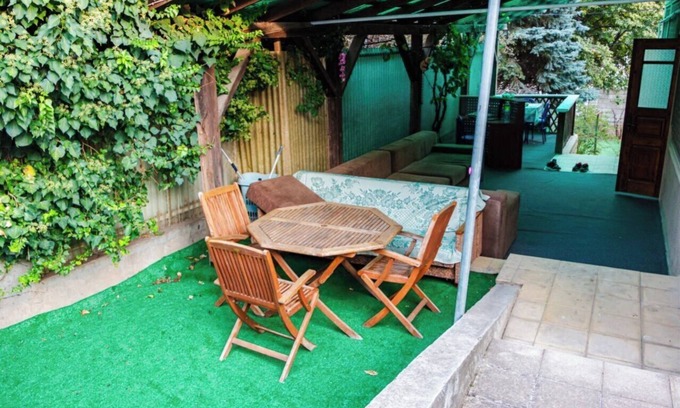 Chisinau House | Mary&George Guest Hause