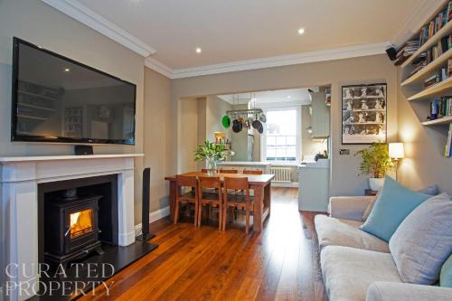 St. Johns Wood Apartment | Marylebone Luxury 2-Bed Duplex with Terrace