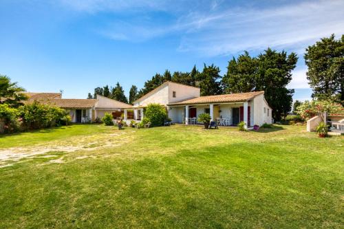 Saintes-Maries-de-la-Mer House | Mas des Cypres - Mazet 5