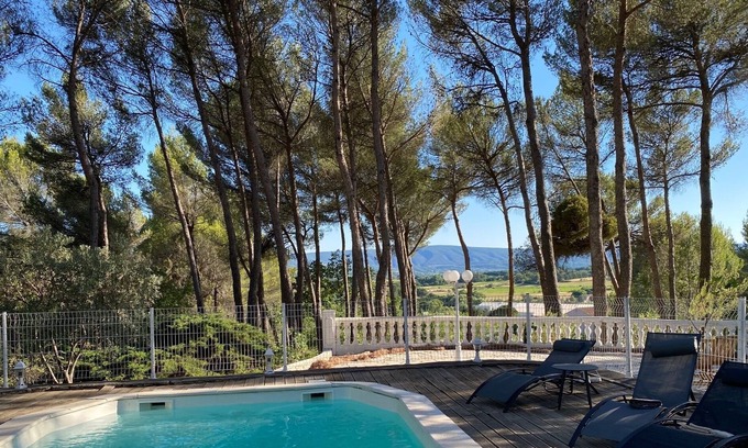 Gargas Villa | Mas in the ROUSSILLON pine forest with view, heated swimming pool
