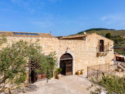 Buccheri Hotel | Masseria Fortificata Lo Zafferaneto