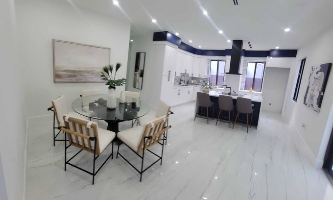 El Portal House | Massive rooms and living spaces. Great for