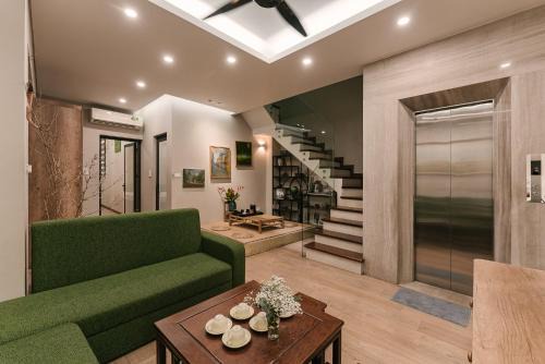 Hang Dao House | Master room -Big balcony-Best location of Old Quarter-Elevator