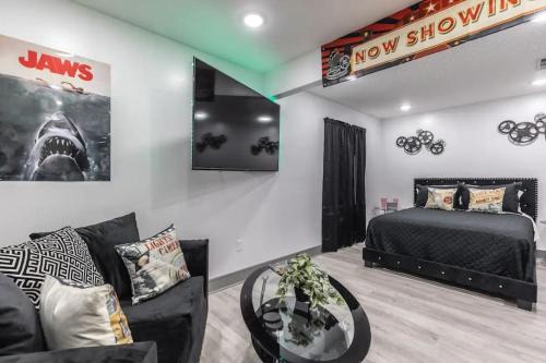 Old East Dallas Apartment | Matinee Madness Studio In Lower Greenville