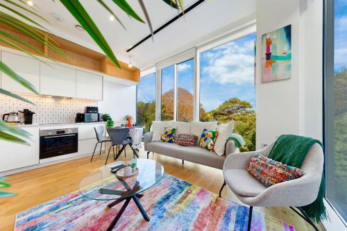 London Borough of Hounslow Apartment | Matisse By The Park - By Raymond Properties