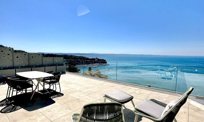 Roiano-Gretta-Barcola-Cologna-Scorcola Hotel | Maximilian Suites