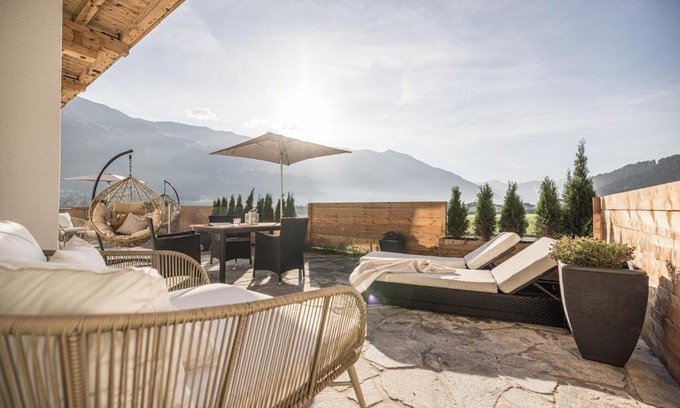 Schlitters Apartment | MaxStudio Premium Apartment Zillertal mit Bergblick