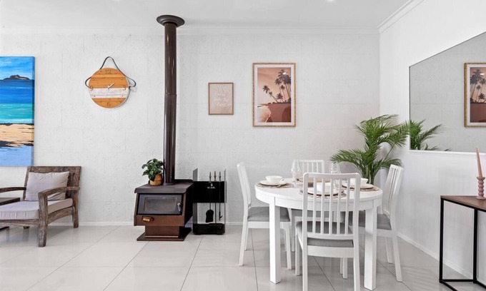 Maylands House | Maylands Coastal Vibe by Home2BnB