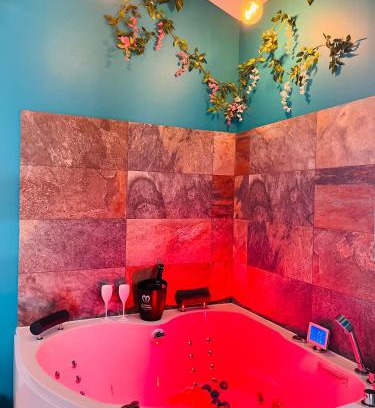 Puget-sur-Argens Apartment | Mb Room - Appartement jacuzzi 4 étoiles Merveille