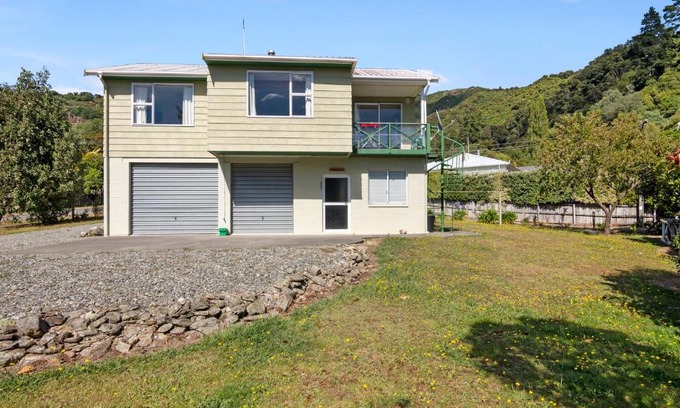 Havelock House | McFalls Bach - Havelock Holiday Home