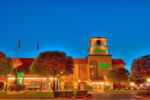 Abilene Hotel | MCM Elegante Suites Abilene