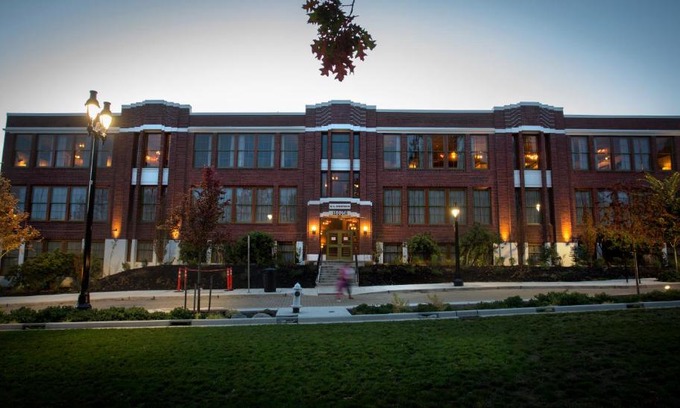 Bothell Hotel | McMenamins Anderson School