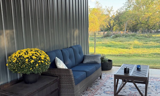 Elsanor Apartment | Meadow Run Studio—Farm Stay