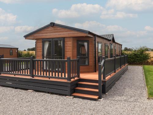 Great Hatfield House | Meadows Park 2