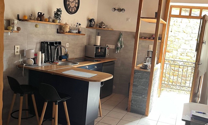 Capdenac-Le-Haut Apartment | Medieval escapade at Capdenac-le-Haut