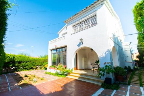 Alella House | Mediterranean heaven with sea views