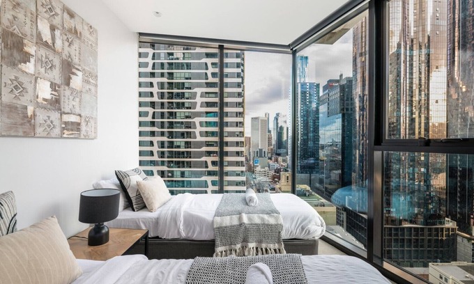 Melbourne Central Business District Apartment | Mega Style Apartments Light House