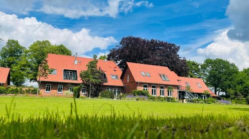 Kirchlinteln Apartment | Meine Schule Sehlingen, exklusiver Familien oder Generations-Landurlaub, Treffen mit Freunden, Team-Auszeit, Workation, Sauna, Ruhe & Erholung genießen sowie Niedersachsen, Verden & die Lüneburger Heide entdecken