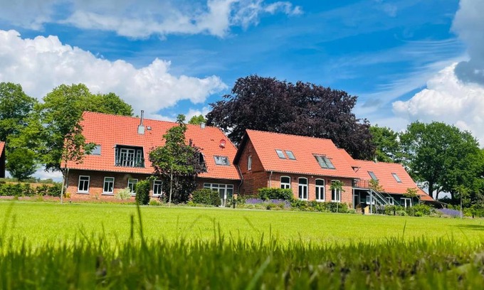 Kirchlinteln Apartment | Meine Schule Sehlingen, Dein Hideaway für ZWEI, Land- oder Radurlaub in der Lüneburger Heide, Nordpfade, Workation mit Sauna, Ruhe & Erholung oder Niedersachsen Städte wie Hamburg, Hannover, Bremen und Verden entdecken