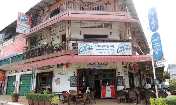 Kampong Cham House | Mekong Crossing Guesthouse - Restaurant & Pub