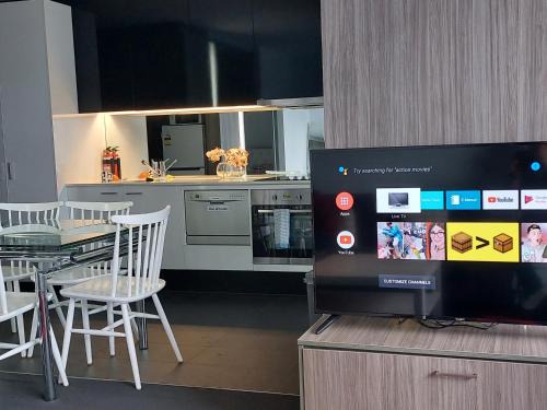 Melbourne Central Business District Apartment | Melbourne Single family apartment 2Br 2Bth Indoor Pool Sauna