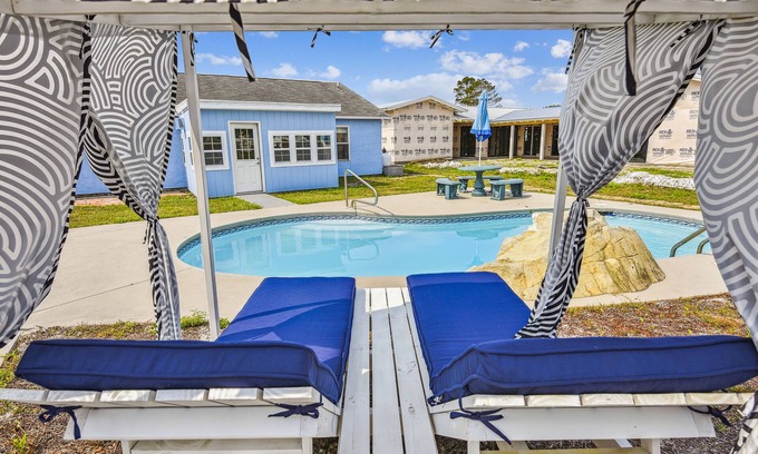 Gulf Vista House | Memory Float by Book That Condo