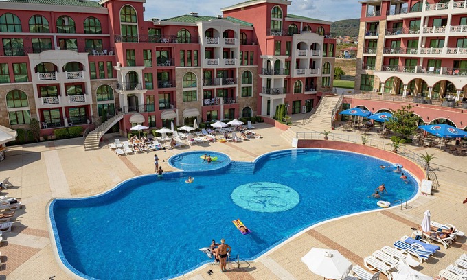 Yurta Apartment | MENADA pool view apartment in Sveti Vlas