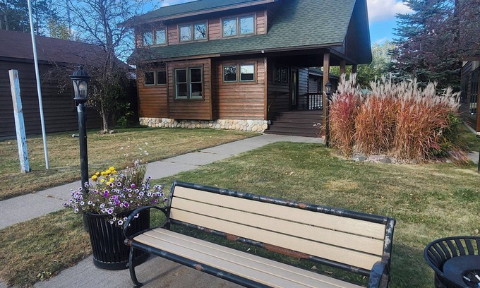 Mercer House | Mercer House on Major Snowmobile and ATV Trail