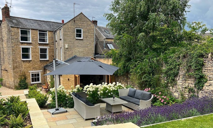 Charlbury House | Merchant House, Charlbury - sleeps 12 guests in 6 bedrooms