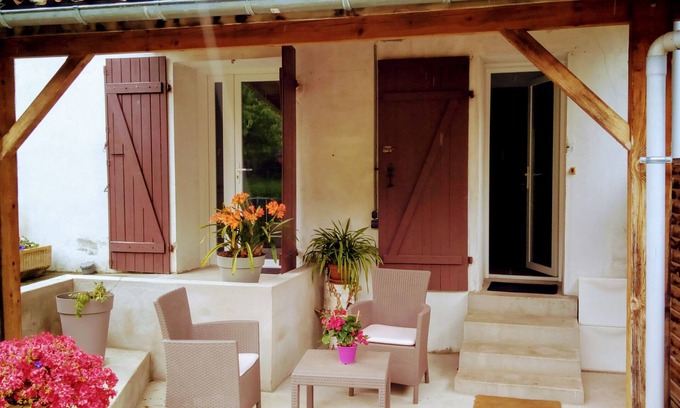 Mercus-Garrabet Apartment | MERCUS - GARRABET in the center of the village APARTMENT 49 m², 2 people.