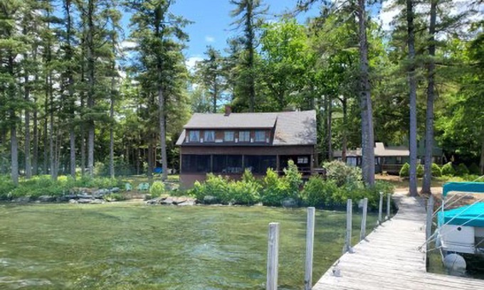 Meredith House | Meredith Lakefront Lodge on Lake Winnipesaukee