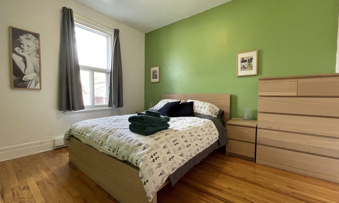 Saint-Simon Apartment | Metro Crémazie - 2 Bedrooms Queen beds