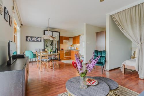 Muranow Apartment | MetroPoint Apartments at Słomińskiego Street