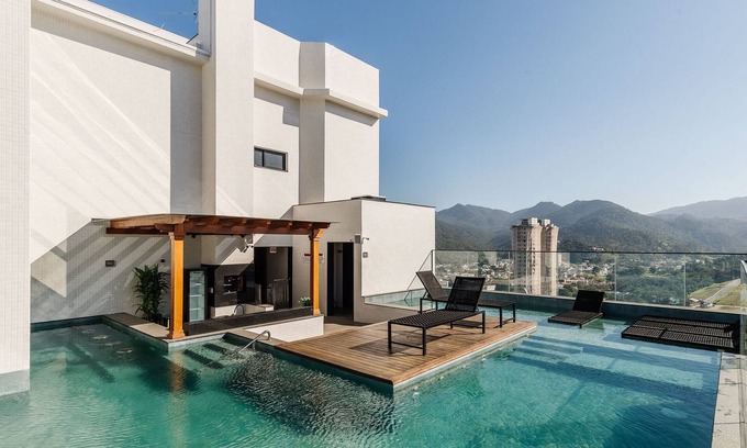 Centro Apartment | MHFBs Edifício Moderno piscina vista mar