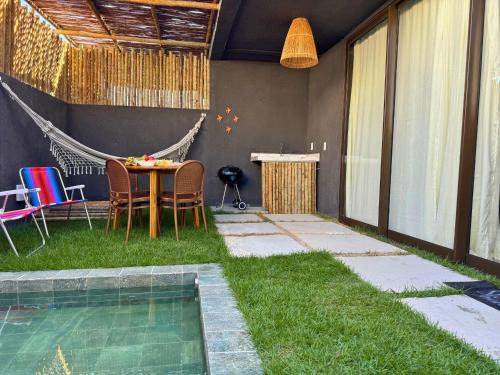 Passo de Camaragibe Apartment | MHV Milagres - Studio Guadalupe 05, quarto e sala privativo a poucos metros da Praia do Marceneiro