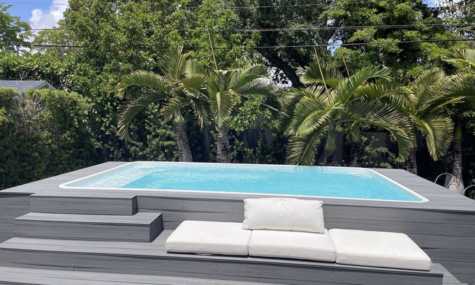 Buena Vista House | Miami Design District 4 Bedroom 3 Bathroom Home - Amazing backyard with POOL