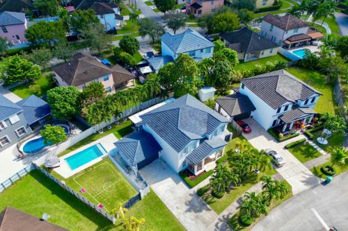 Ludlam Villa | Miami Getaway Heated Pool Villa with Mini Golf & BBQ