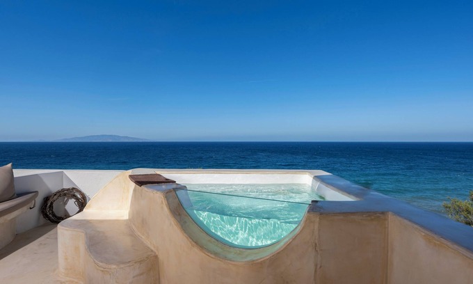 Kamari Villa | Michelangelo Beach Villa