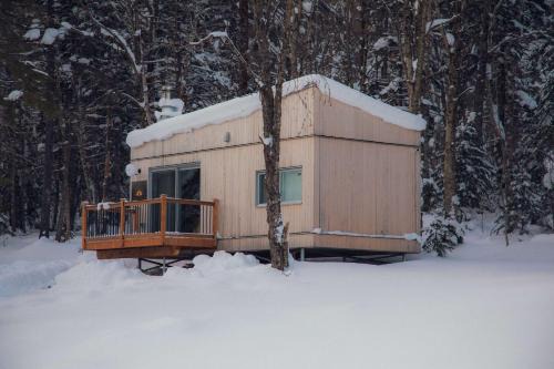 Notre-Dame-Auxiliatrice-de-Buckland Ski Chalet | Micro-Cabine in the Moutains - Solstice 1