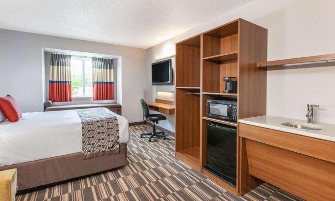 South Hills Hotel | Microtel Inn & Suites by Wyndham Pittsburgh Airport