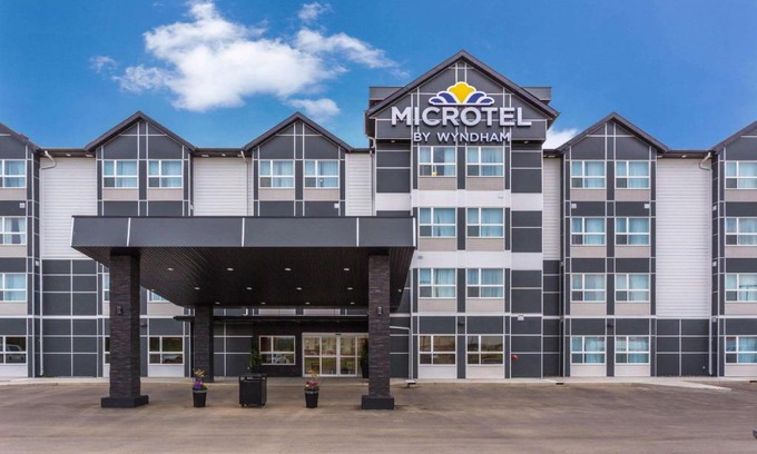 Whitecourt Hotel | Microtel Inn & Suites by Wyndham Whitecourt