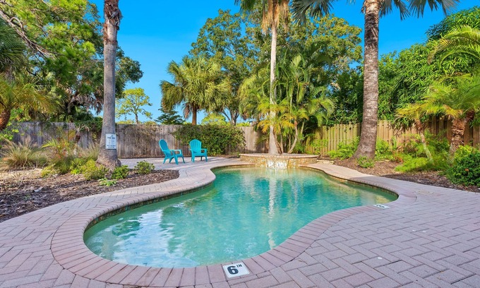 Arlington Park House | Mid-Century Oasis with Pool in Arlington Park