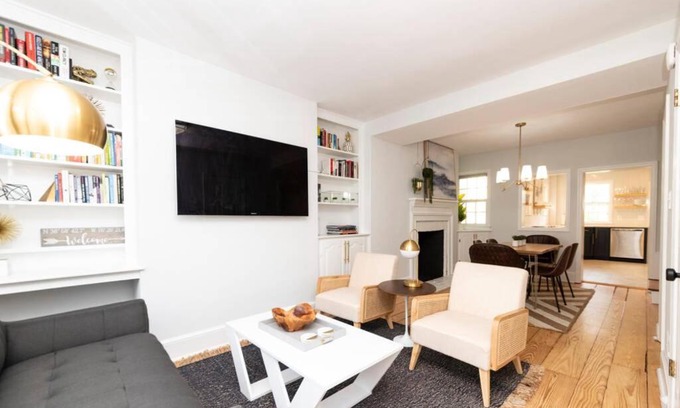 Historic District House | * Midcentury Modern Getaway * Prime Location *