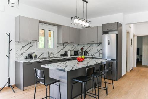 Messonghi Apartment | Middle Earth