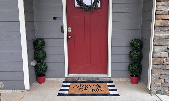 Midland House | Midland Manor, your home away from home! PS5, 86in tv, pool table, BBQ & more!